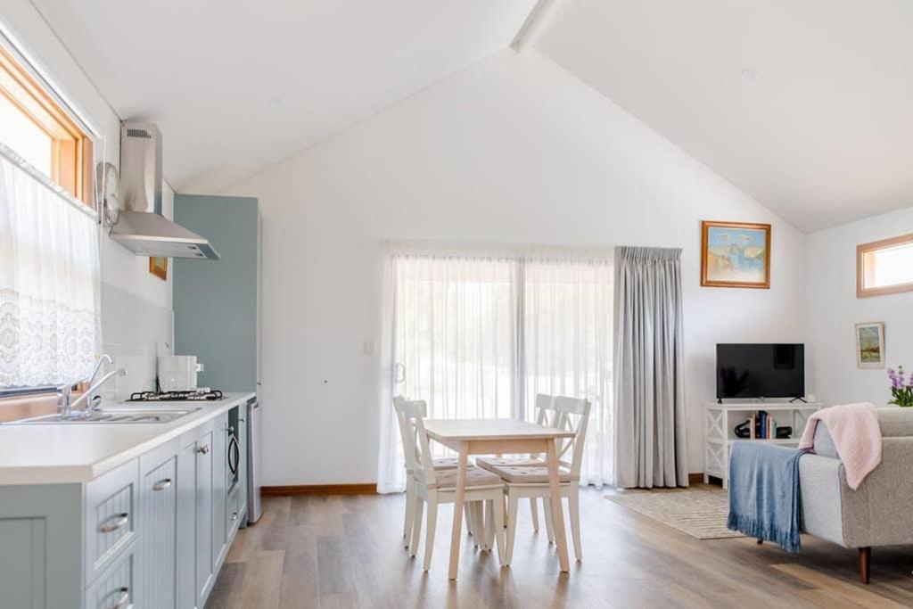 Bird In Hand Cottage, Port Noarlunga Экстерьер фото